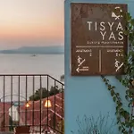 Tis Yayas Pylos