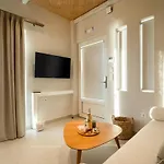 Tis Yayas Apartment *